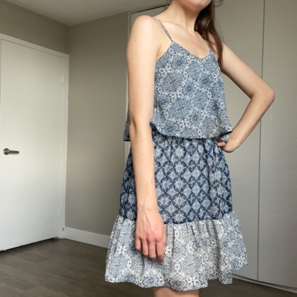 Blue and white printed layer dress - Picture 2 of 3